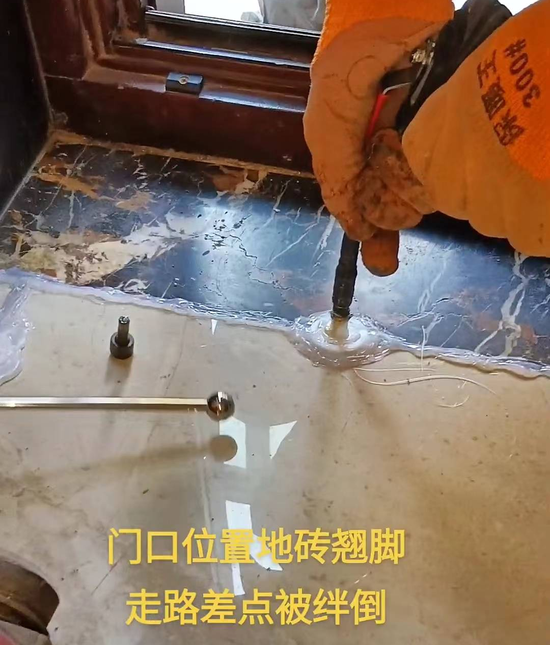 地面瓷砖空鼓的原因及措施有哪些(地面瓷砖空鼓的原因及措施有哪些方面)